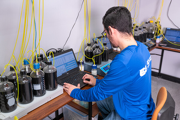 Anaerobic respirometry to determine treatability of waste